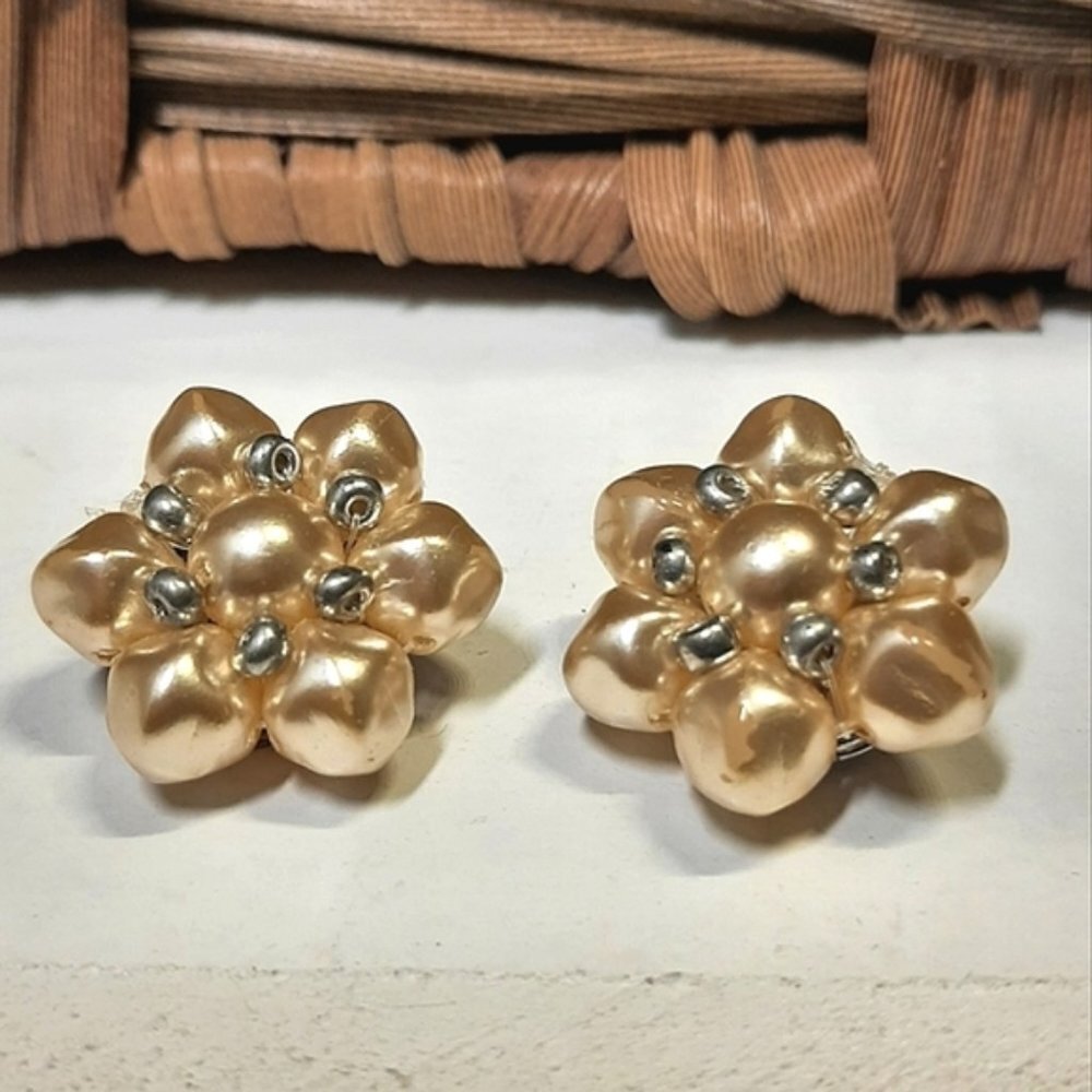 Vintage Earrings Faux Pearl Cluster Beaded Flower 90s Clip On Jewelry